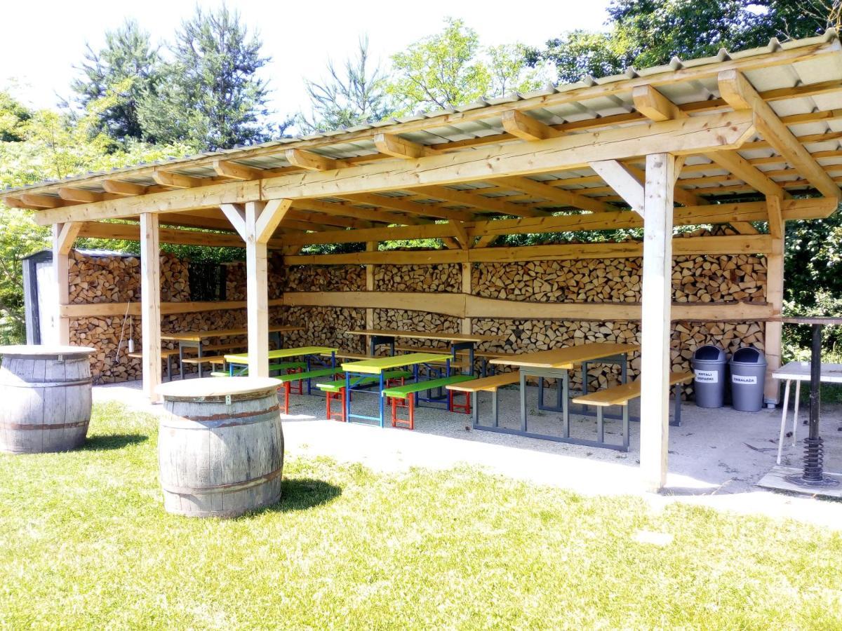 Camping @ Nogometni Golf Ljubljana Hotel Bagian luar foto