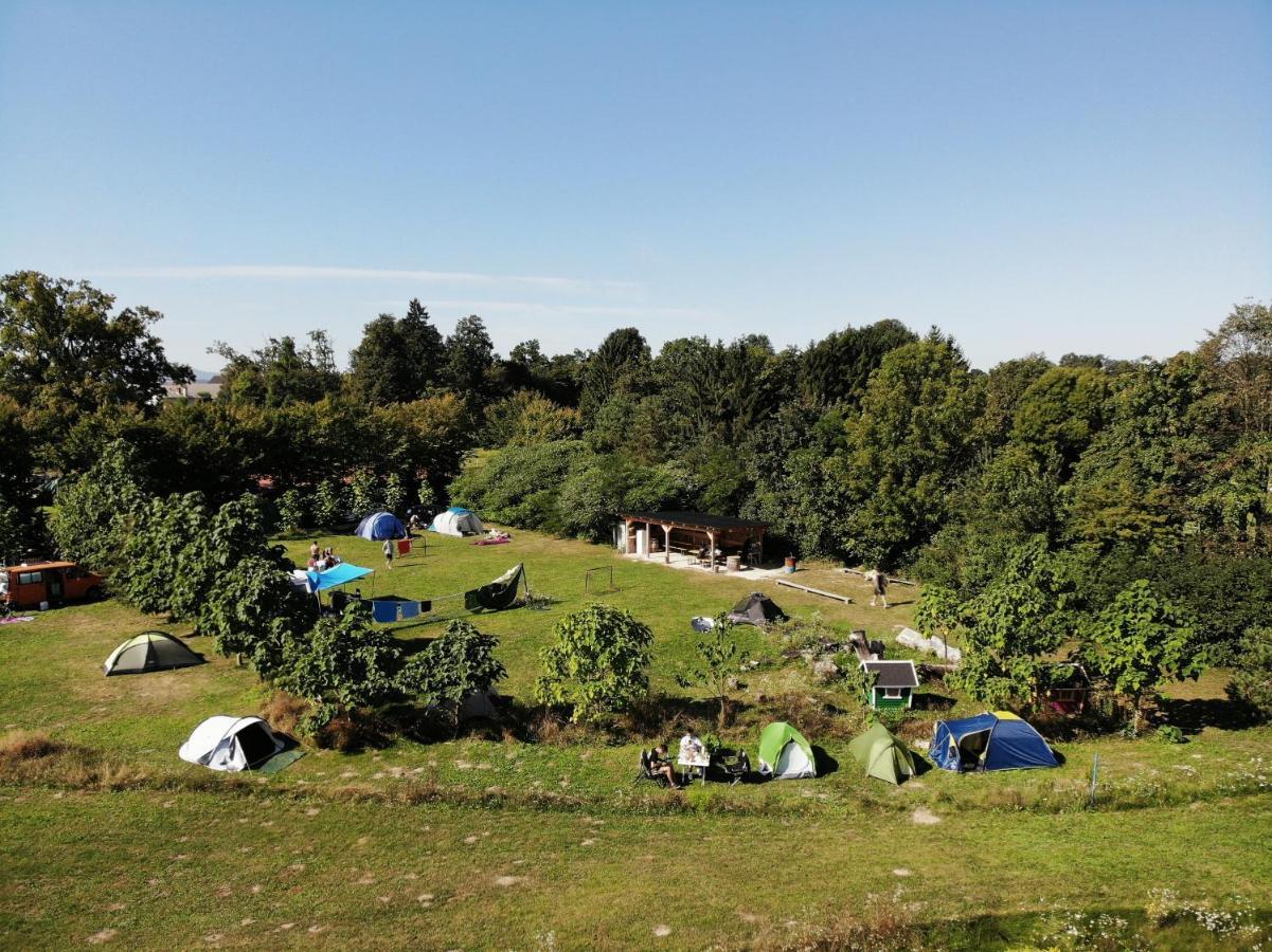 Camping @ Nogometni Golf Ljubljana Hotel Bagian luar foto