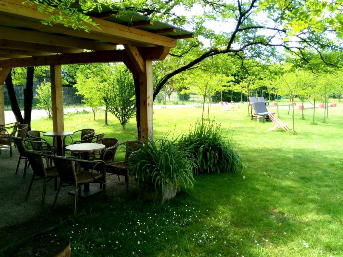 Camping @ Nogometni Golf Ljubljana Hotel Bagian luar foto