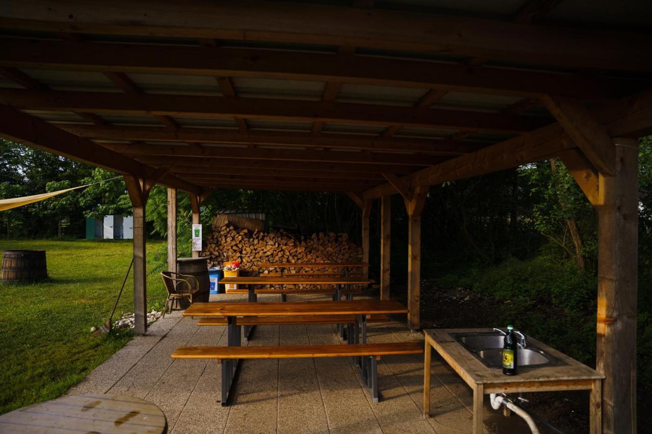 Camping @ Nogometni Golf Ljubljana Hotel Bagian luar foto