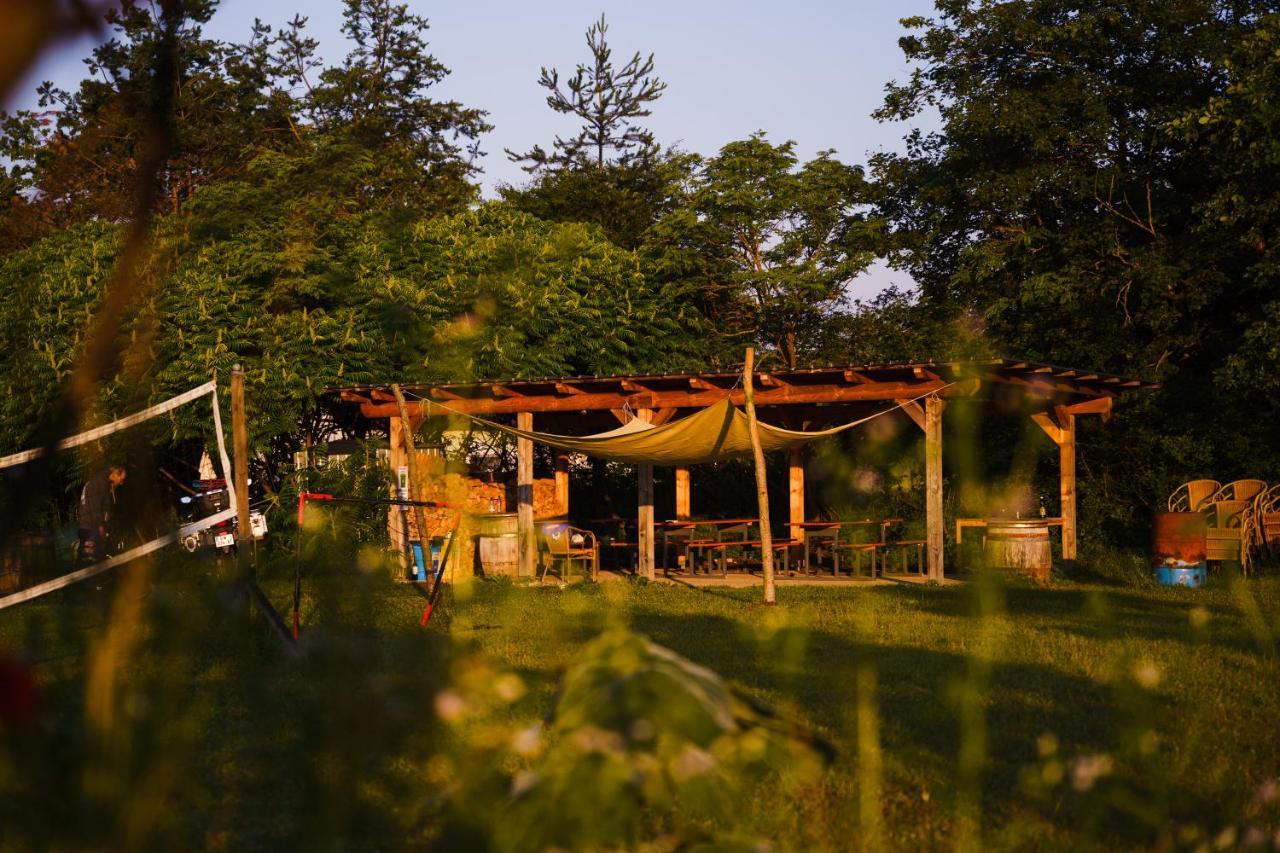 Camping @ Nogometni Golf Ljubljana Hotel Bagian luar foto