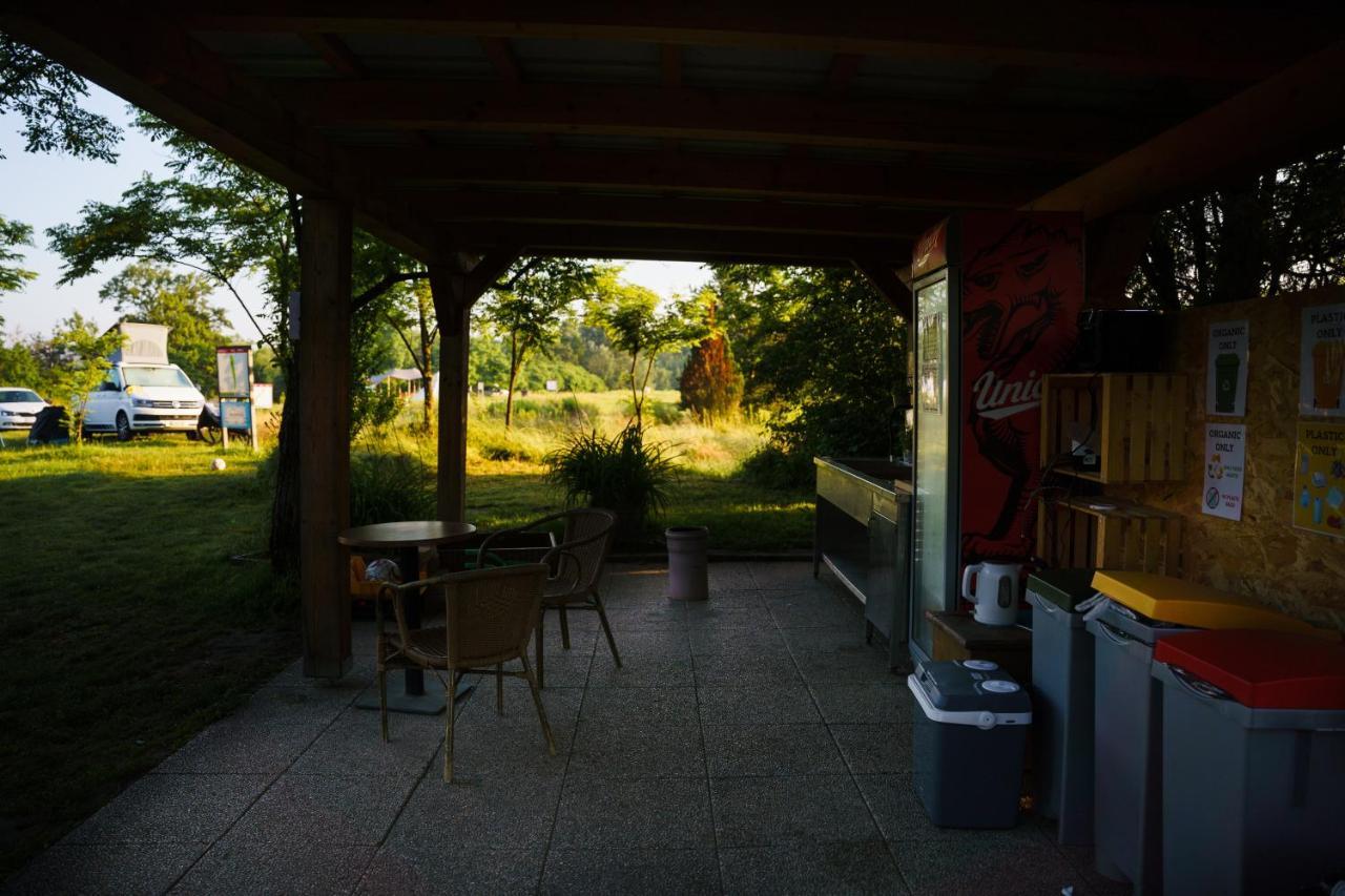 Camping @ Nogometni Golf Ljubljana Hotel Bagian luar foto