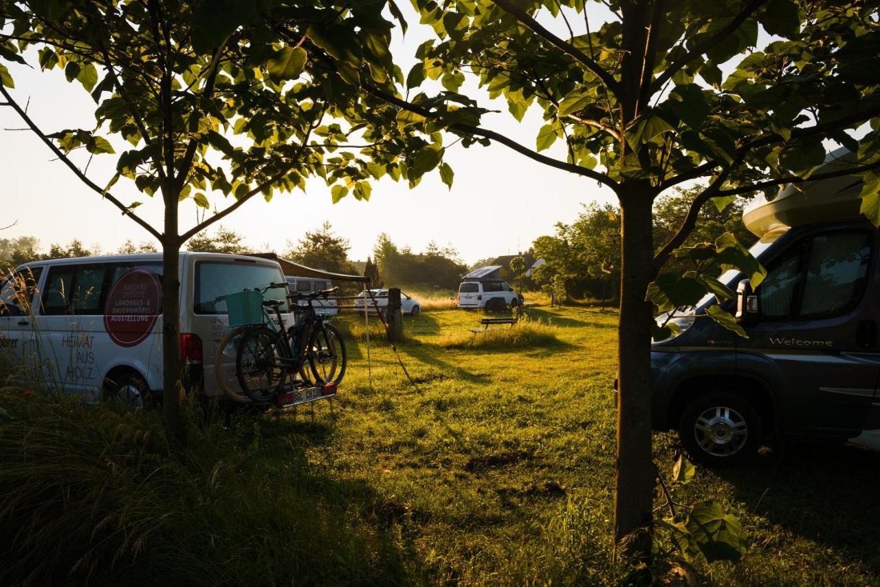 Camping @ Nogometni Golf Ljubljana Hotel Bagian luar foto